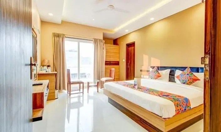 FabHotel 7th Crossing
