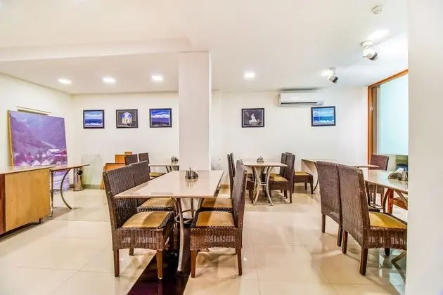 FabHotel Divine Inn - Yerinde Yemek