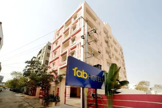 FabHotel Hallmark Inn Kukatpally - Dış Mekan