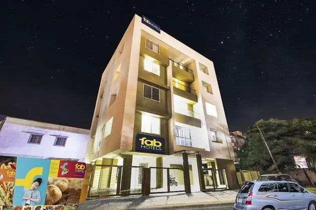 FabHotel House Khas Suites
