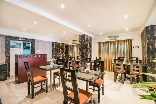 FabHotel Jansi Deluxe Gandhipuram - Yerinde Yemek