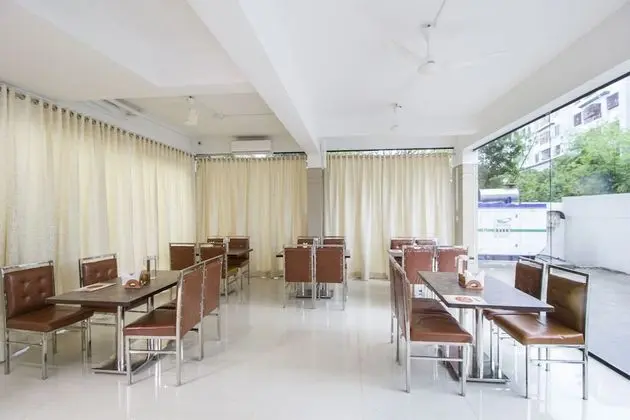 FabHotel Limestone Suites - Near Yashoda Hospitals, Somajiguda - Yerinde Yemek