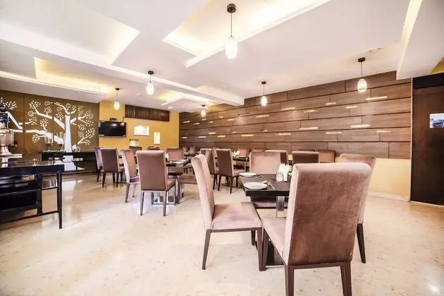 FabHotel Magnus Star Koregaon Park - Yerinde Yemek