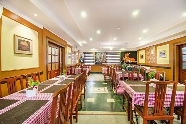 FabHotel Metro Manor Central Station - Yerinde Yemek