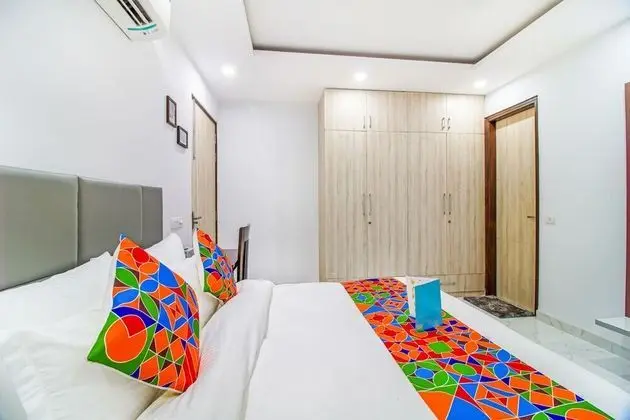 FabHotel Parfait Street