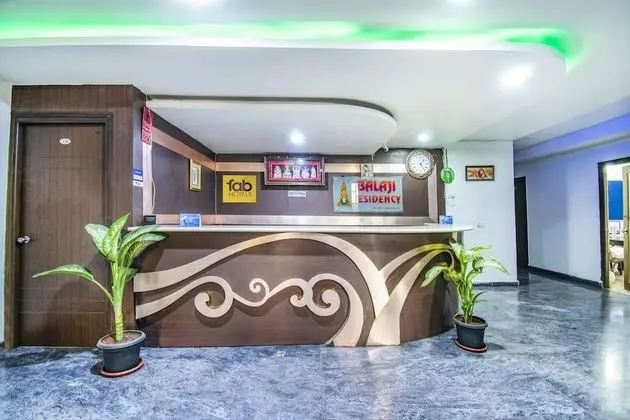 FabHotel Pradha Grand - Lobi