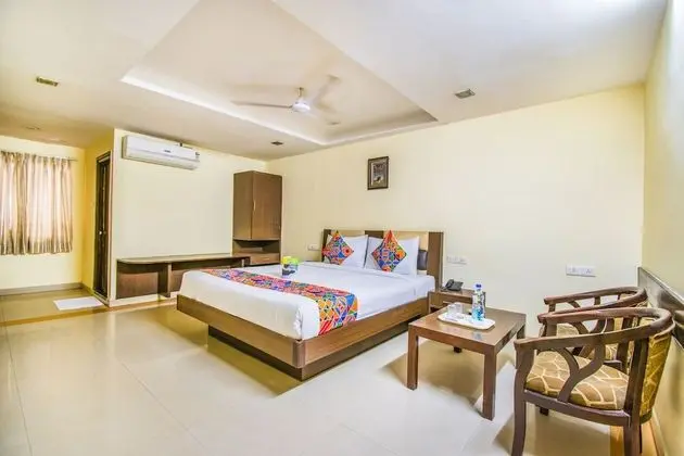 FabHotel Pradha Grand - Oda Manzaraları