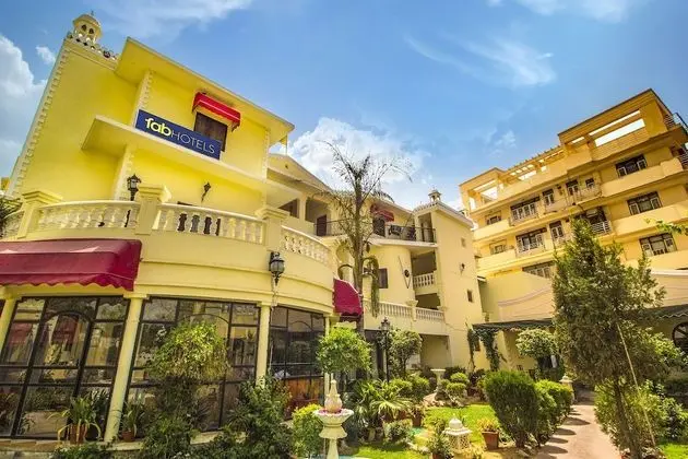 FabHotel Sugan Niwas Palace Bani Park - Dış Mekan