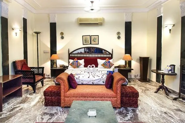 FabHotel Sugan Niwas Palace Bani Park - Oda