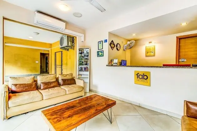 FabHotel Veera Strand Park - Lobi