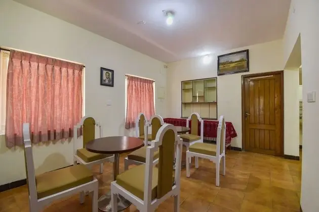FabHotel Wenlock Homes - Yerinde Yemek
