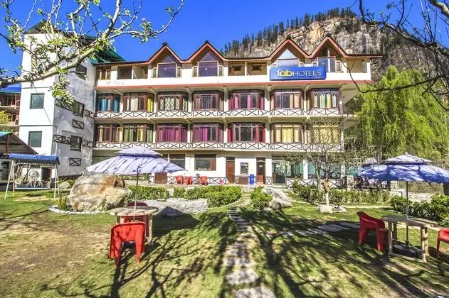 FabHotel Whispiring Wood