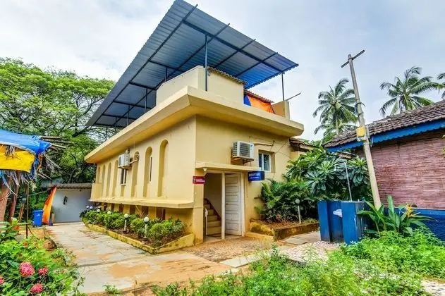 FabExpress Calangute Beach Resort - Dış Mekan