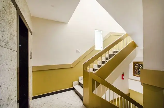 FabExpress Emirates Suites - Lobi