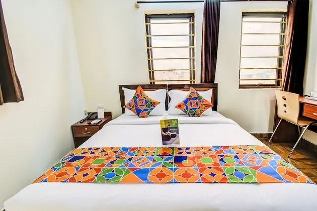 FabExpress The Grand Renato Suites - Oda