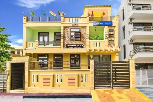 FabExpress Queen Palace