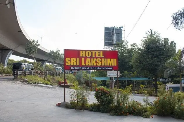 FabExpress Sri Lakhsmi Deluxe - Dış Mekan