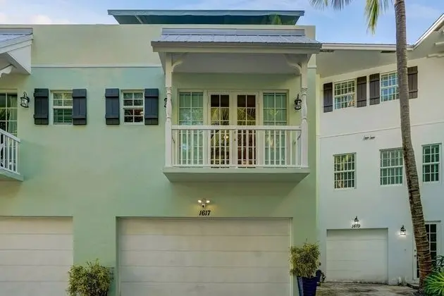 Fabulous 4BR home close to beach - Dış Mekan