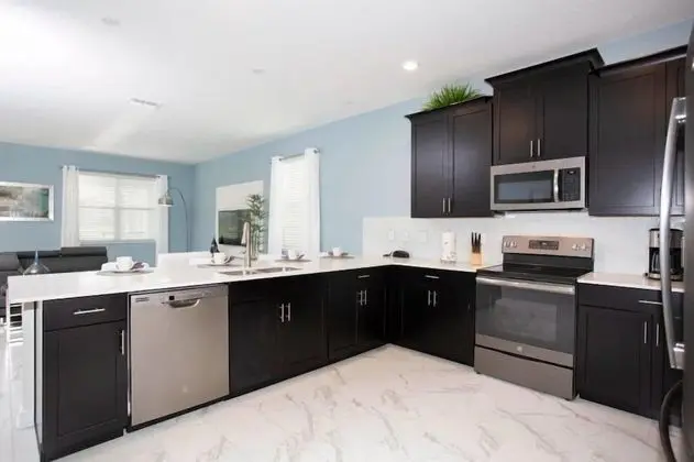 Fabulous 8 Bed Championsgate Golf Resort Pool Home - Mutfak