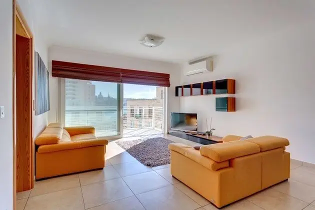 Fabulous Apartment With Pool Upmarket Area