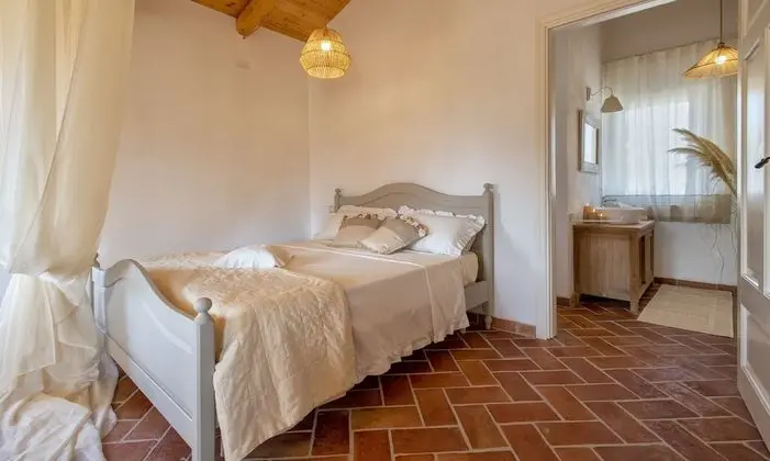 Fabulous Breath-taking Cottage With Pool and Spa