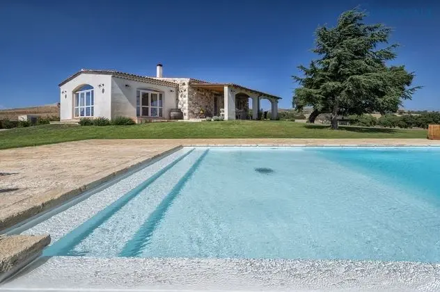 Fabulous Breath-taking Cottage With Pool and Spa