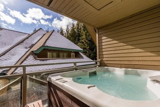 Fabulous Location Private Hot Tub, NO Car Needed, Sleeps 8 - Spa
