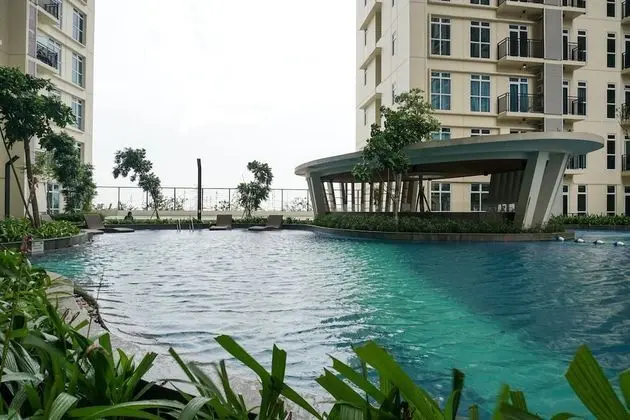 Fabulous Studio Room Puri Orchard Apartment - Havuz
