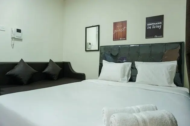 Fabulous Studio Room Puri Orchard Apartment - Oda