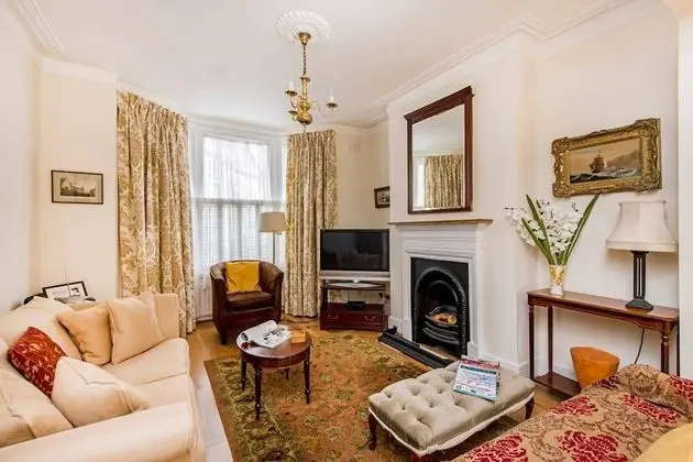 Fabulously British 3 Bed House near Battersea Park