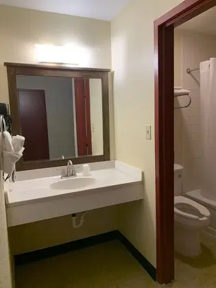 FairBridge Inn Express Hiawatha - Banyo Tipleri
