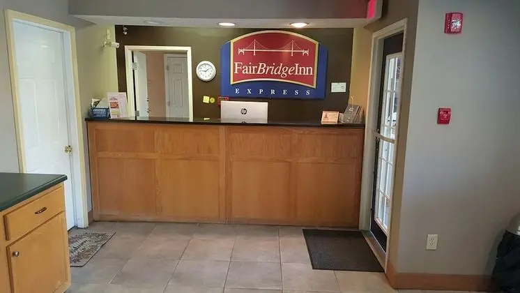 FairBridge Inn Express Rome - Lobi
