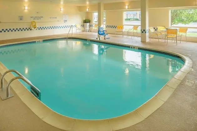 Fairfield Inn Joplin - Havuz