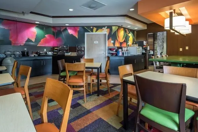 Fairfield Inn By Marriott Savannah I-95 South - Yerinde Yemek