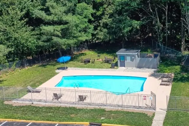 Fairfield Inn Spring Valley Nanuet - Havuz