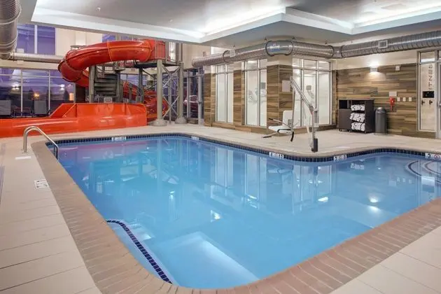 Fairfield Inn & Suites Allentown West - Havuz