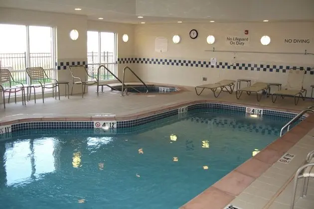 Fairfield Inn and Suites Ames - Havuz