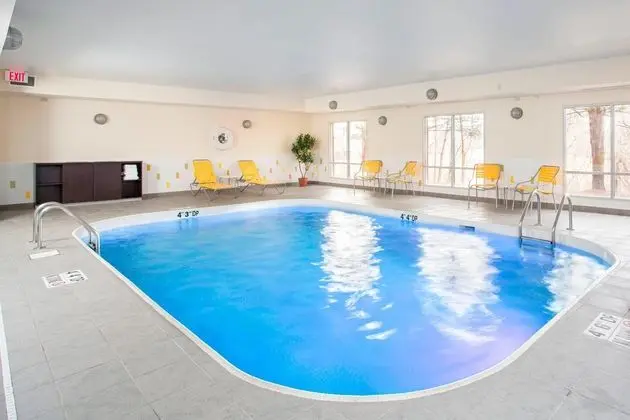 Fairfield Inn & Suites Ashland - Havuz