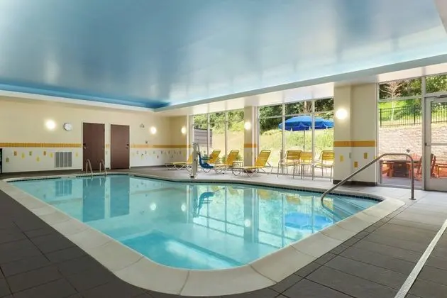 Fairfield Inn & Suites Athens - Havuz