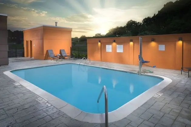 Fairfield Inn & Suites Athens Marriott - Havuz