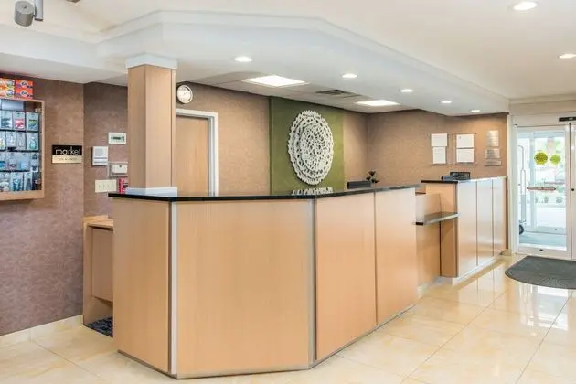 Fairfield Inn & Suites Brunswick - Lobi