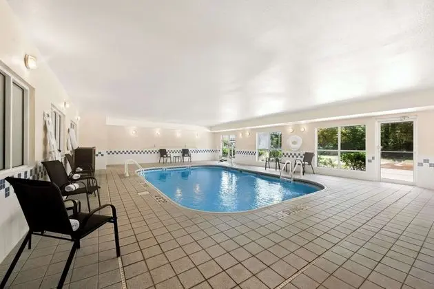 Fairfield Inn & Suites Bryan College Station - Havuz