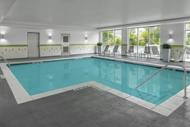 Fairfield Inn & Suites Calhoun - Havuz