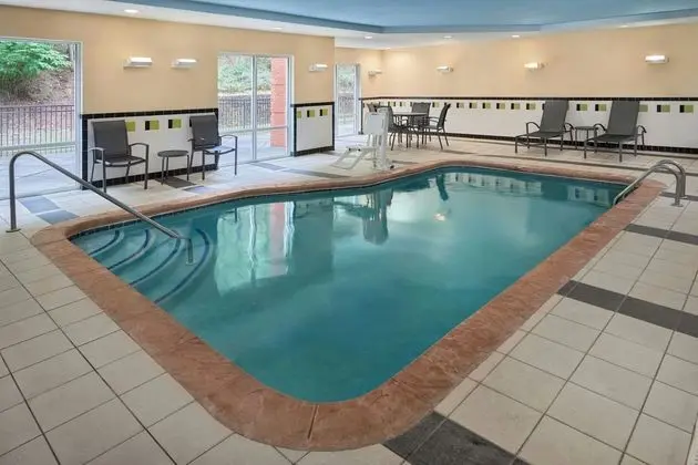 Fairfield Inn & Suites Cartersville - Havuz