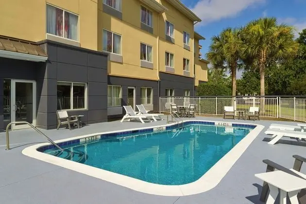 Fairfield Inn & Suites Charleston North/Univ. Area - Havuz