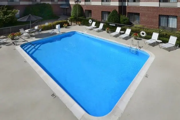 Fairfield Inn & Suites Charlottesville North - Havuz