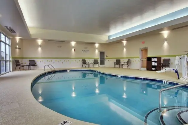 Fairfield Inn & Suites Clarksville - Havuz