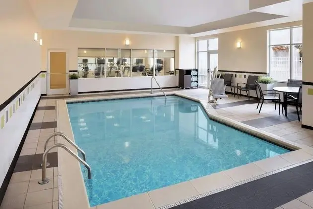 Fairfield Inn & Suites Columbus Polaris - Havuz