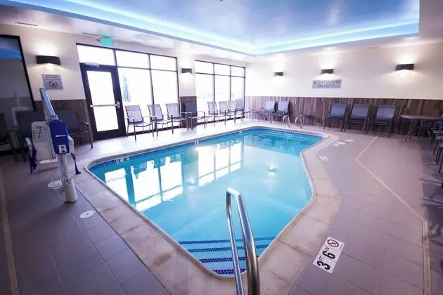 Fairfield Inn and Suites Denver Northeast Brighton - Havuz