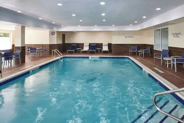 Fairfield Inn & Suites Detroit Livonia - Havuz